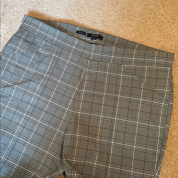 Simply Vera Vera Wang Women’s Pull On Plaid Pants - Picture 2 of 4